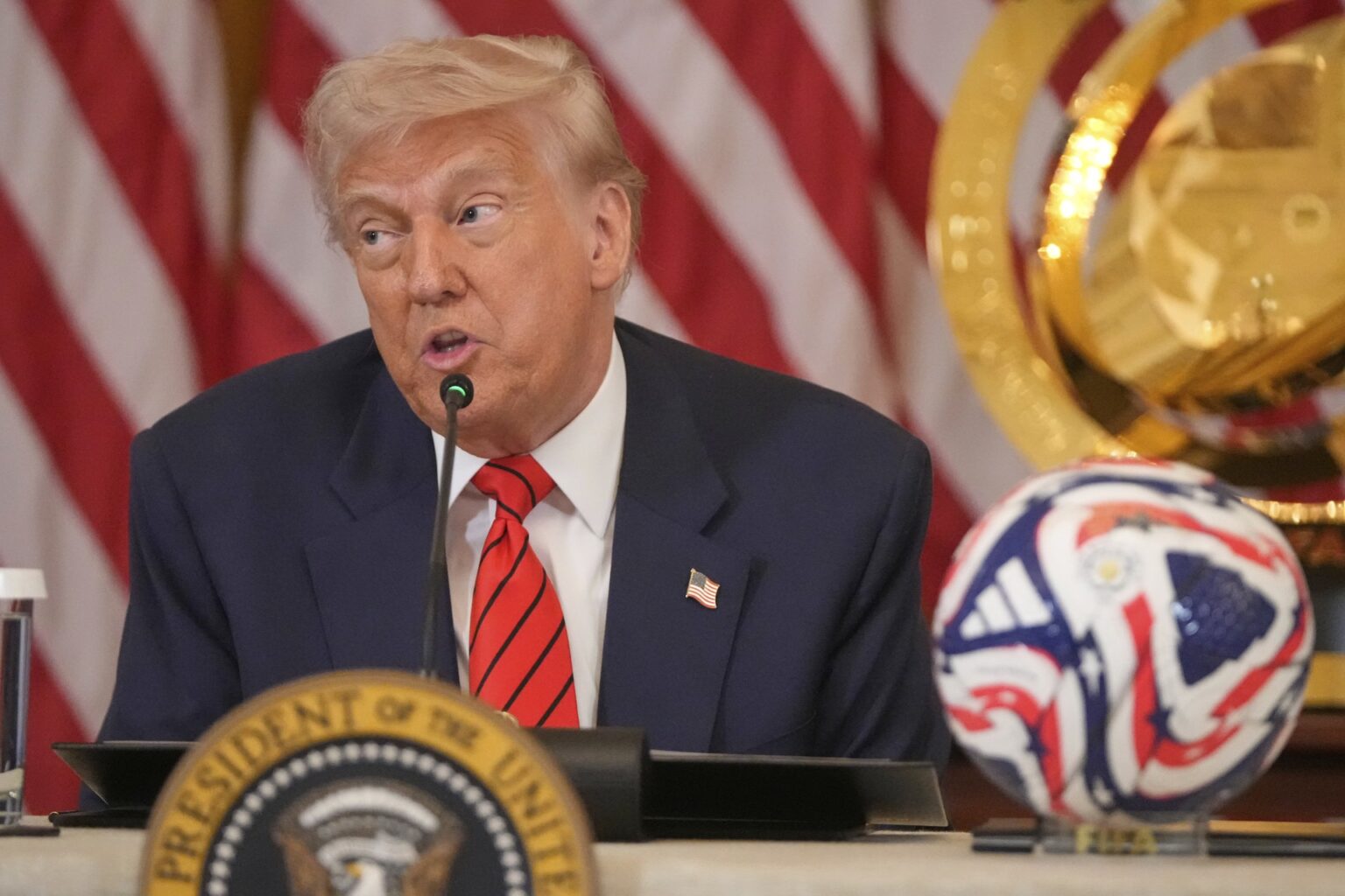 фифа отвечает на запрет, введённый трампом: последние новости и комментарии по ситуации.